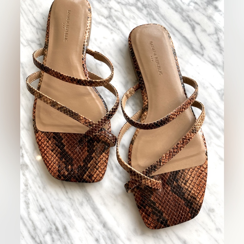 Never Worn, Banana Republic, embossed snakeskin, flat sandals
